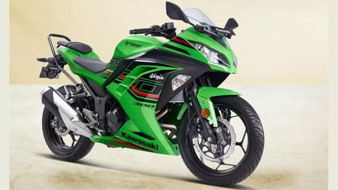 কম দামে স্পোর্টস বাইক কেনার সুবর্ণ সুযোগ, Kawasaki Ninja 300 মিলছে 10,000 টাকা সস্তায়