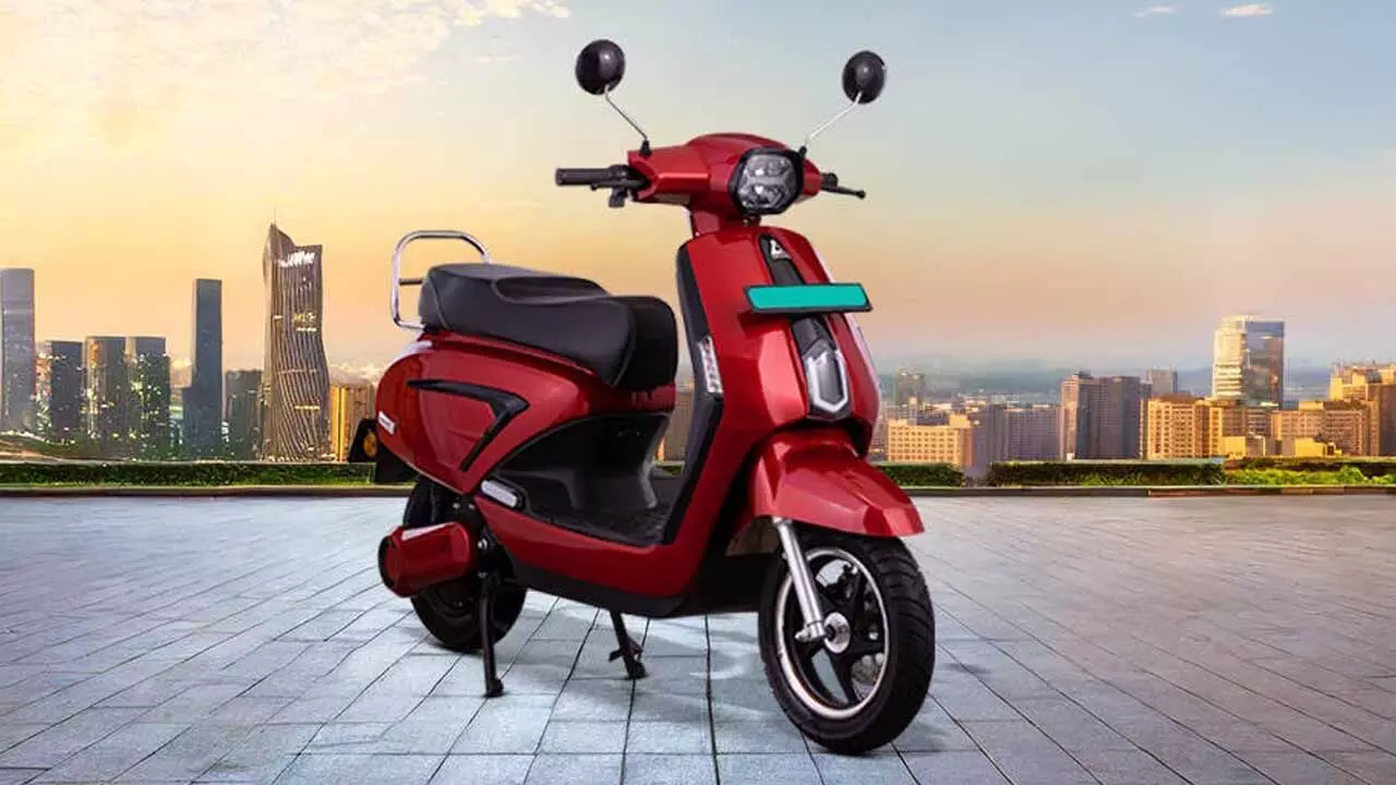 Electric Scooter: ৮০ হাজার টাকার ইলেকট্রিক স্কুটারের সাথে পাওয়া যাচ্ছে ১০ হাজার টাকা ছাড়