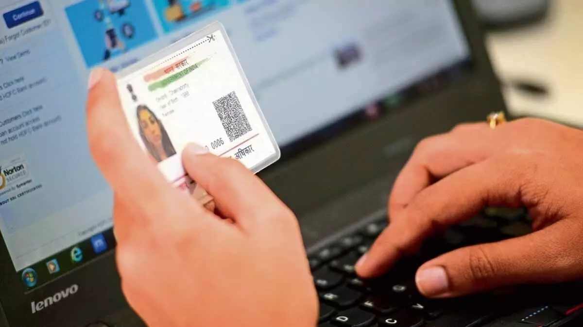 Aadhar Card: নতুন বাড়িতে উঠেছেন? এই তারিখ অবধি আধার কার্ডে ঠিকানা বদলানো যাবে সম্পূর্ণ বিনামূল্যে