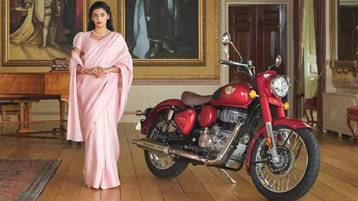 বড়দিনের আগে কর্মীদের Royal Enfield ও Tata-র গাড়ি উপহার দিল ভারতীয় সংস্থা