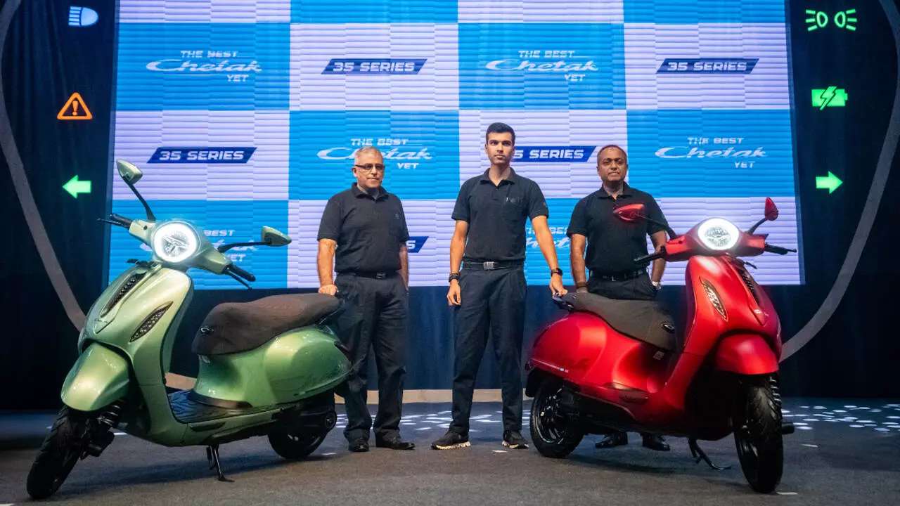 2025-এ একঝাঁক ইলেকট্রিক মডেল আনবে Bajaj, বৈদ্যুতিক বাইকও কি আগামী বছরে?