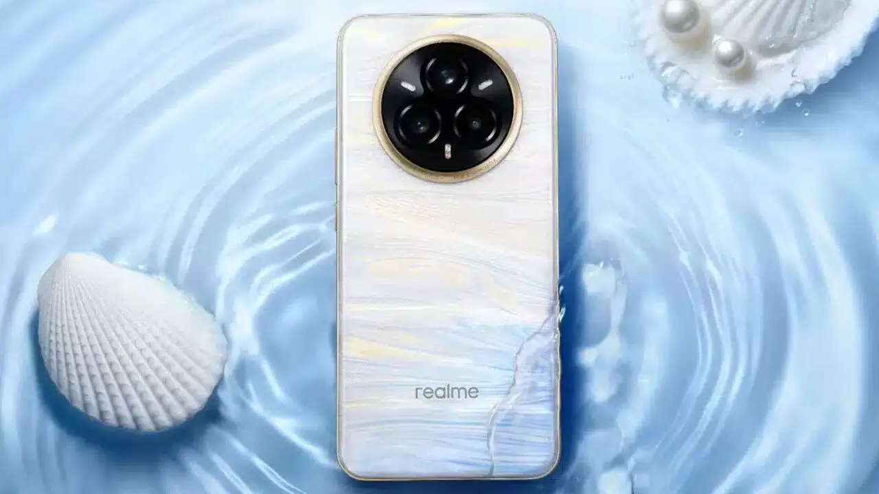 ঠান্ডায় রঙ বদলাবে Realme 14 Pro সিরিজের ফোনের, গরম জলে পড়ে গেলেও নষ্ট হবে না