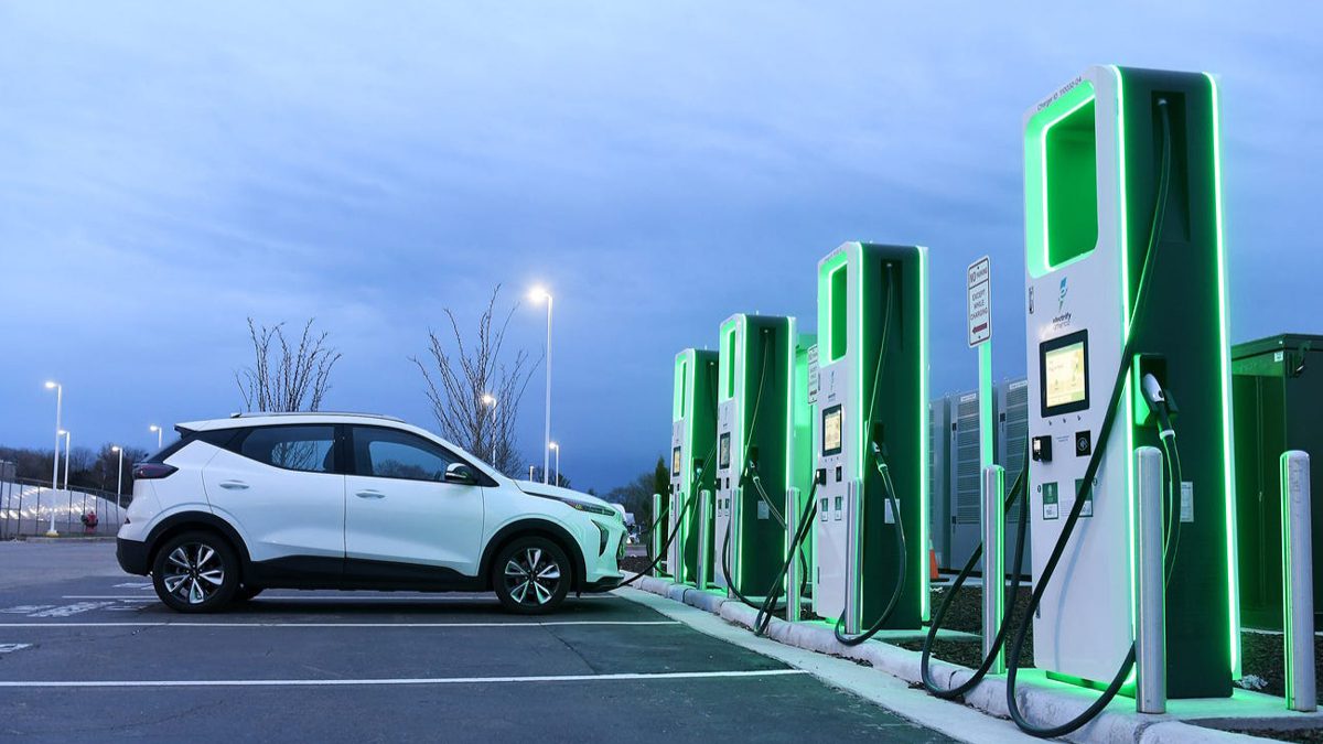india-to-get-over-800-new-ev-charging-stations-across-16-national-highways