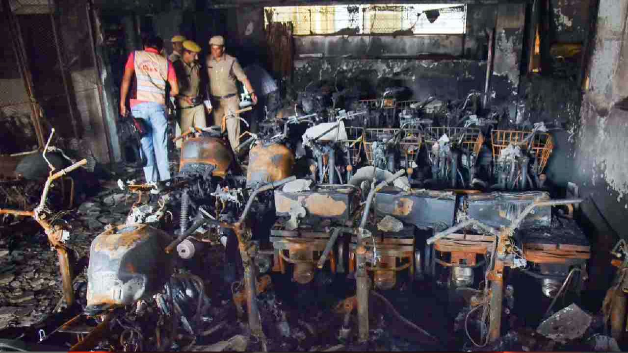 Electric Vehicle Showroom catches fire 36 e bikes burnt down