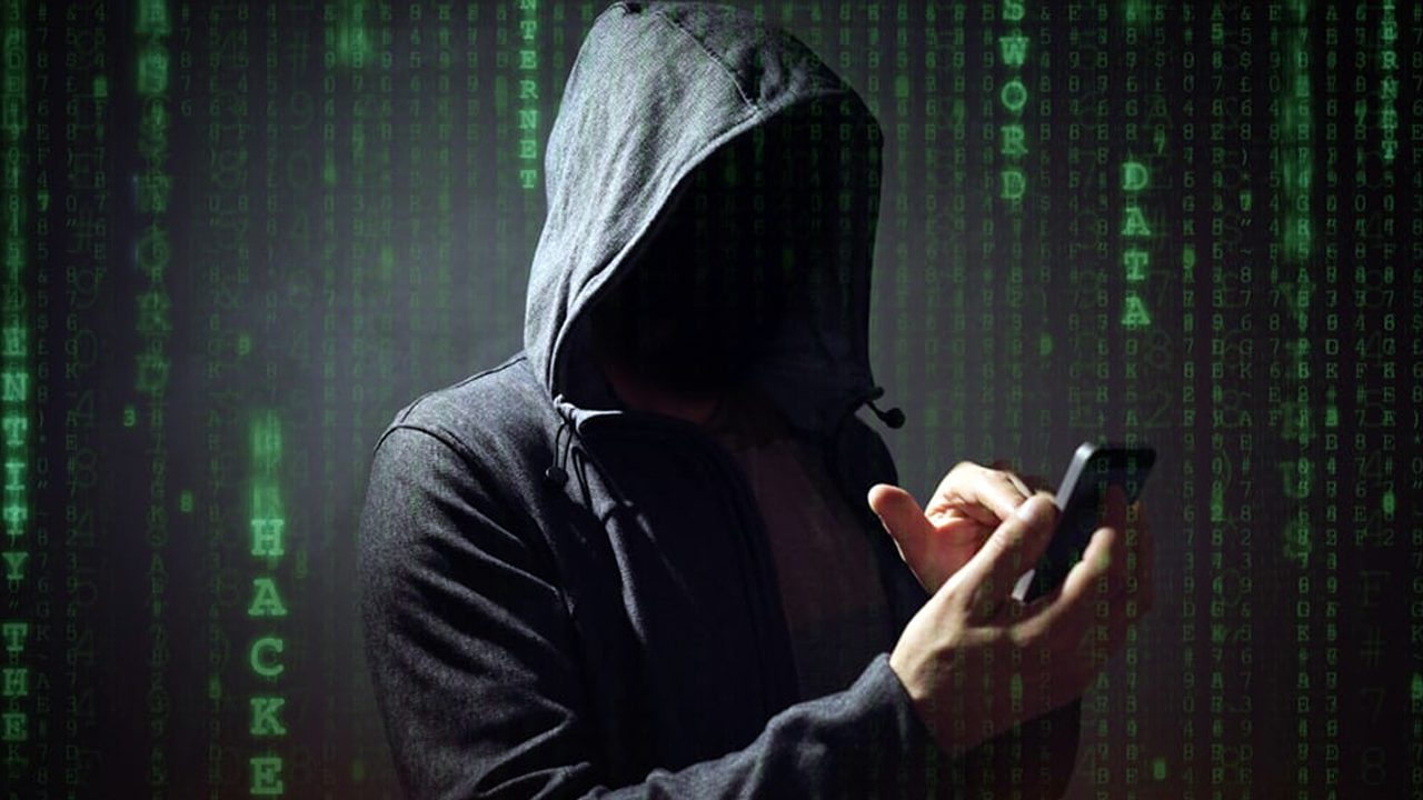 Businessman lost 1 Crore after phone Hacked