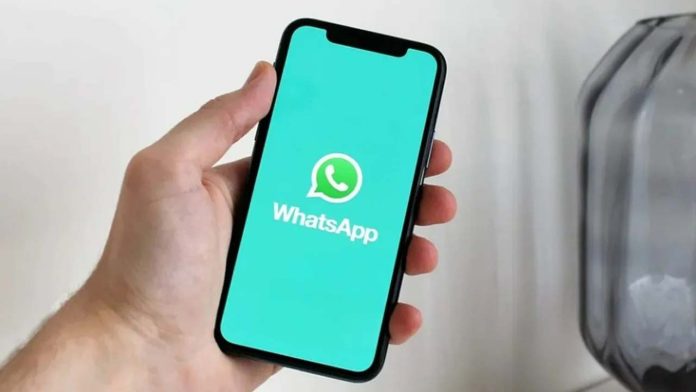 WhatsApp Picture in Picture Feature