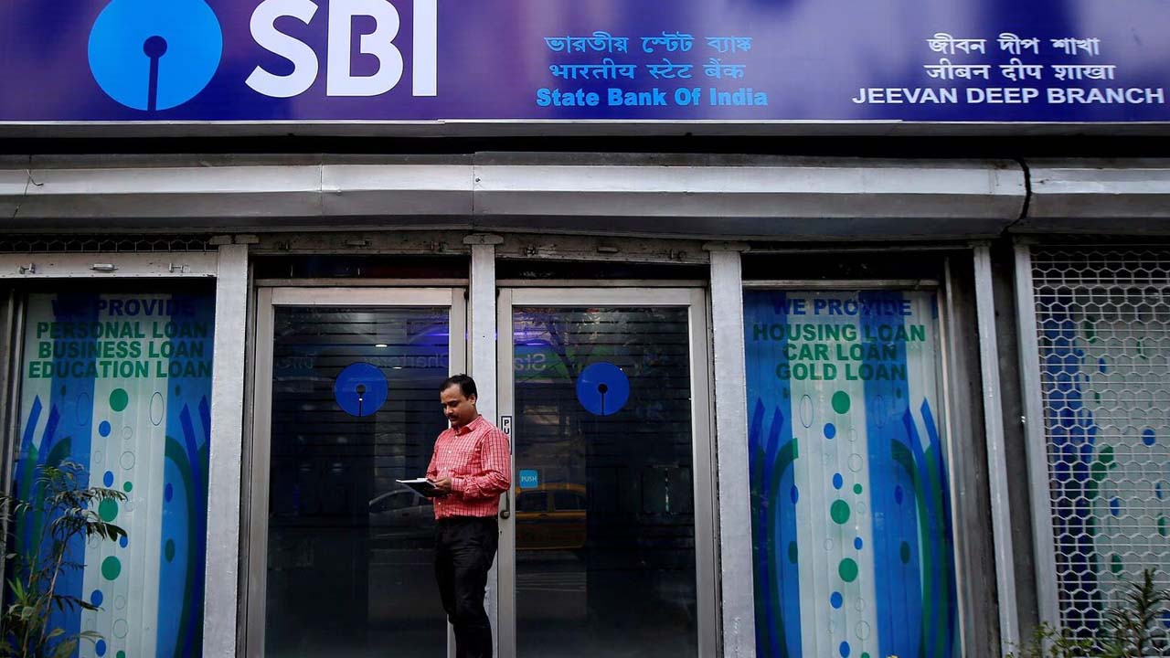 sbi state bank of india warns customers for fake sms or whatsapp messages check details