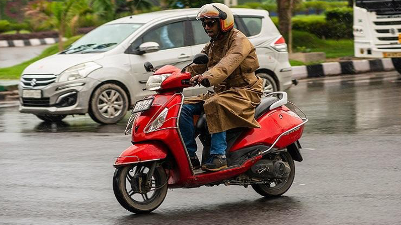 Bike Mileage Tips: তেল বেশি পুড়ছে বলে চিন্তা? বাইকের মাইলেজ বাড়ানোর সবচেয়ে কার্যকরী উপায় জেনে নিন