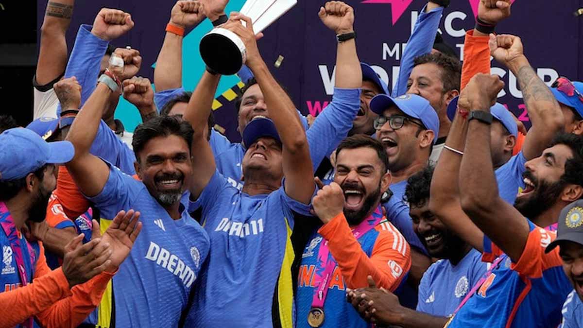 Ravichandran Ashwin Remembers The Moment When Virat Kohli Called Rahul Dravid And Gave T20 World Cup Trophy To Celebrate