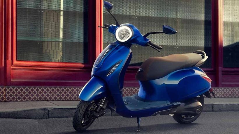 bajaj chetak blue 3202 electric scooter gets rs 15000 discount on flipkart