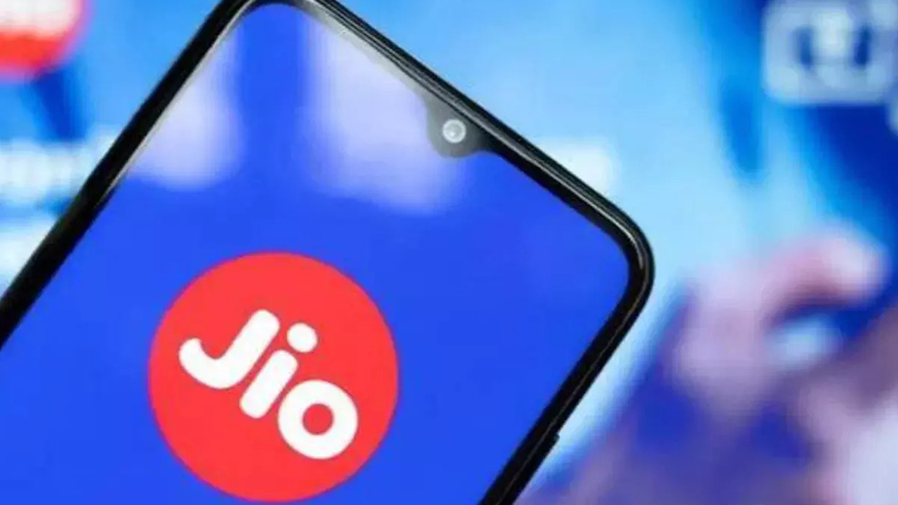 1 টাকায় দিনে এক্সট্রা 1 জিবি ডেটা, Jio গ্রাহকদের 448 নাকি 449 টাকার প্ল্যানে লাভ বেশি