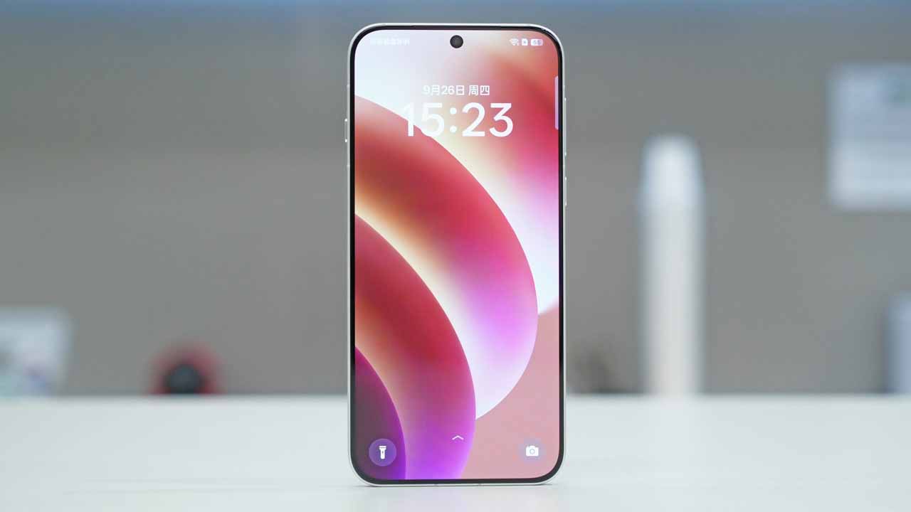 দেখতে পুরো iPhone 15, Oppo Find X8 এর ছবি সামনে আসতেই হইচই