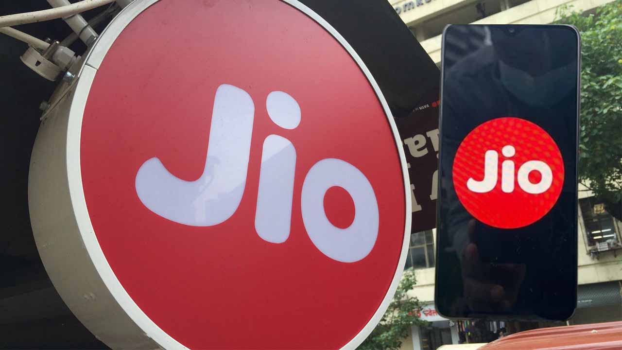 এক্সট্রা ডেটা দরকার হলে বেস্ট Jio-র এই রিচার্জ প্ল্যানগুলি, দাম শুরু মাত্র ৪৯ টাকা থেকে