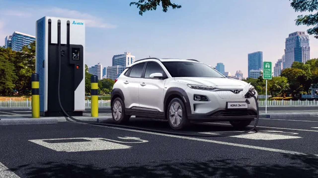 Reliance EV: বাজারে এবার রিলায়েন্সের গাড়ি! আম্বানির সঙ্গে লড়াই টাটা-মারুতির