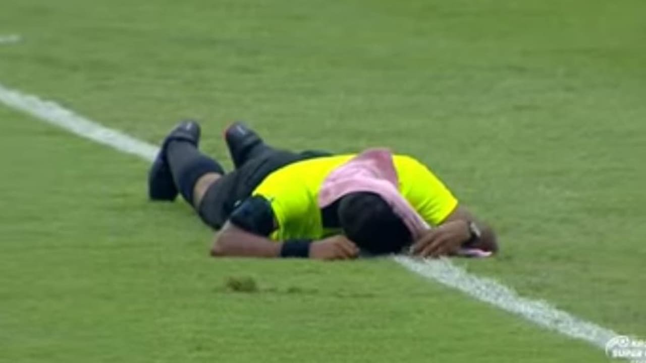 Super cup bees attack to the referee of during mumbai city fc vs inter kashi super cup match