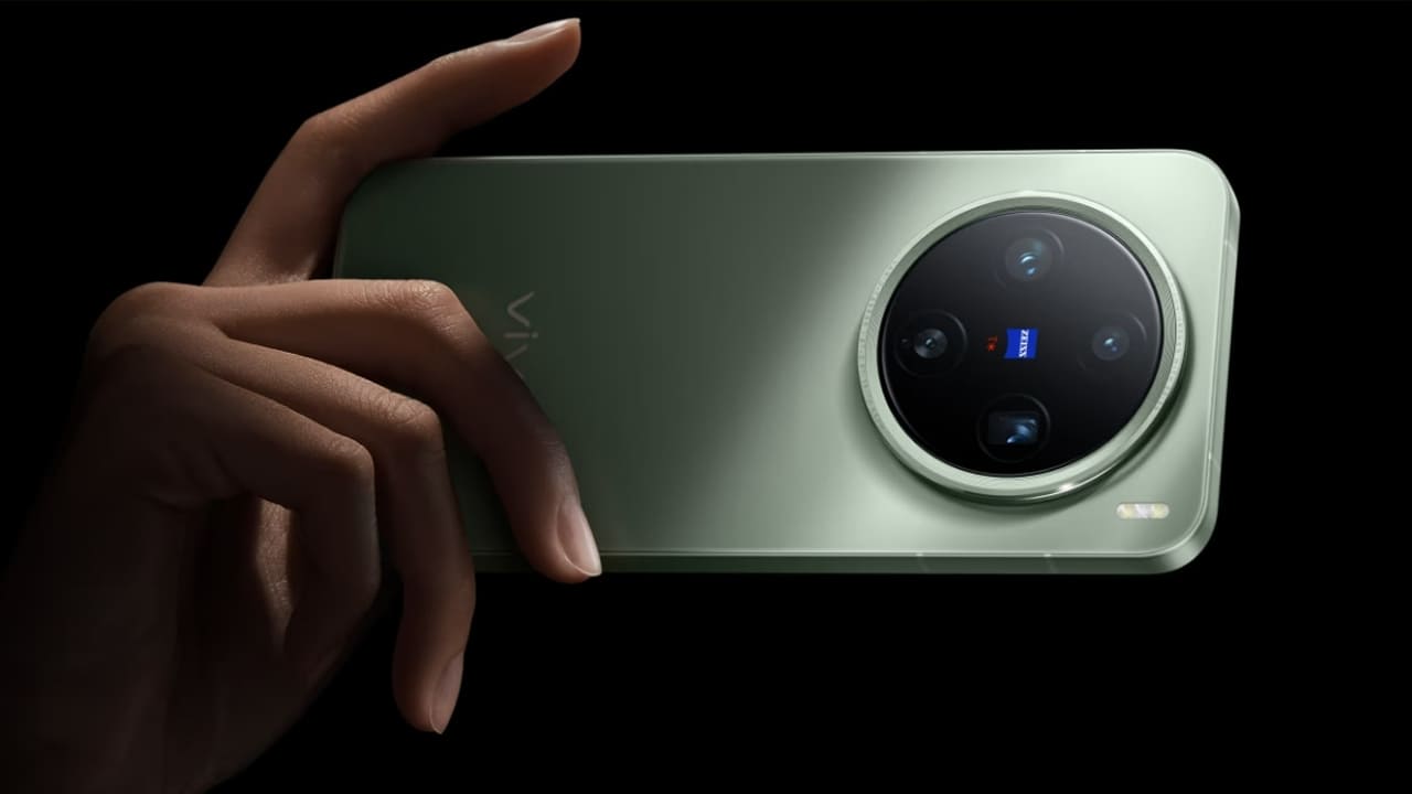 Vivo X200s launched with 50 megapixel Triple rear camera and dimensity 9400 plus soc price