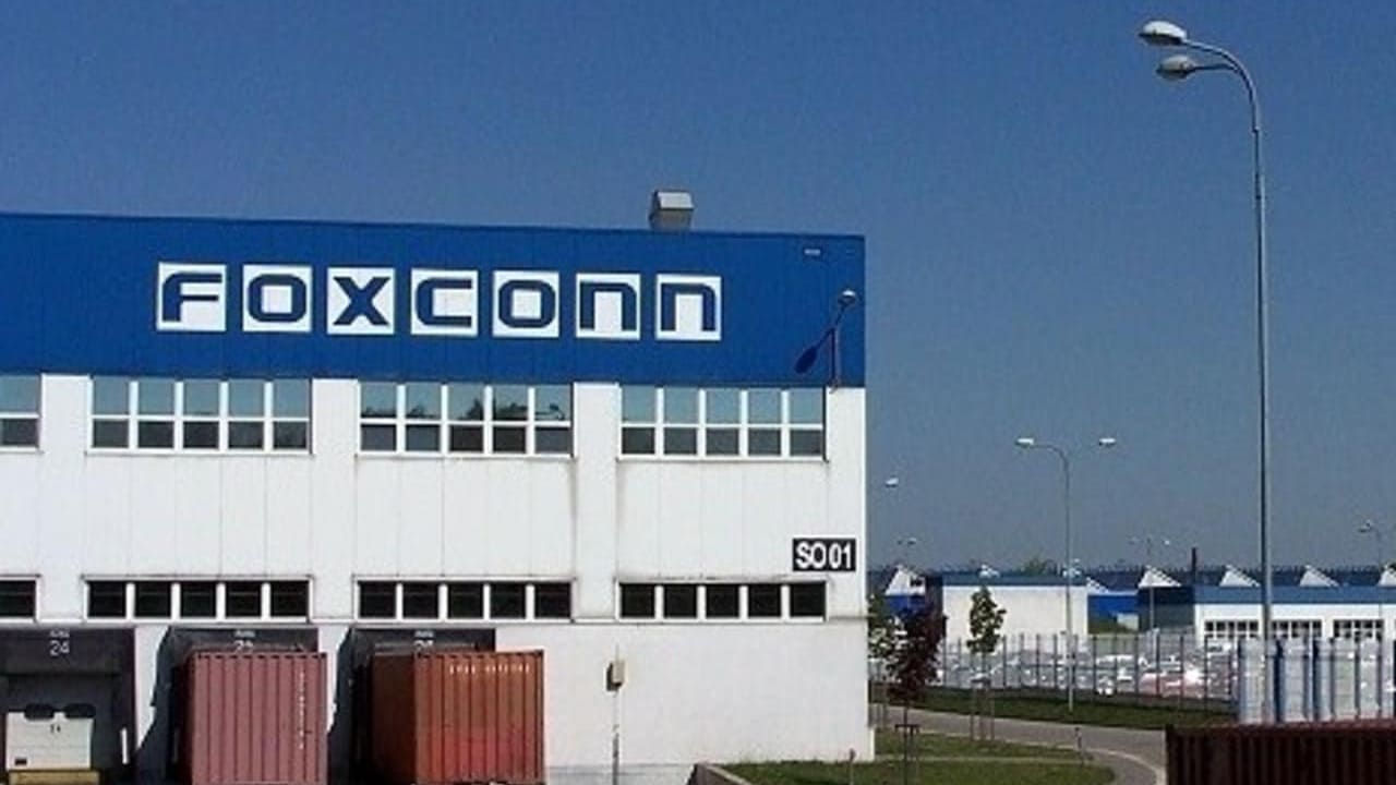 foxconn plans to set up new plant in greater noida Up may create 40000 jobs