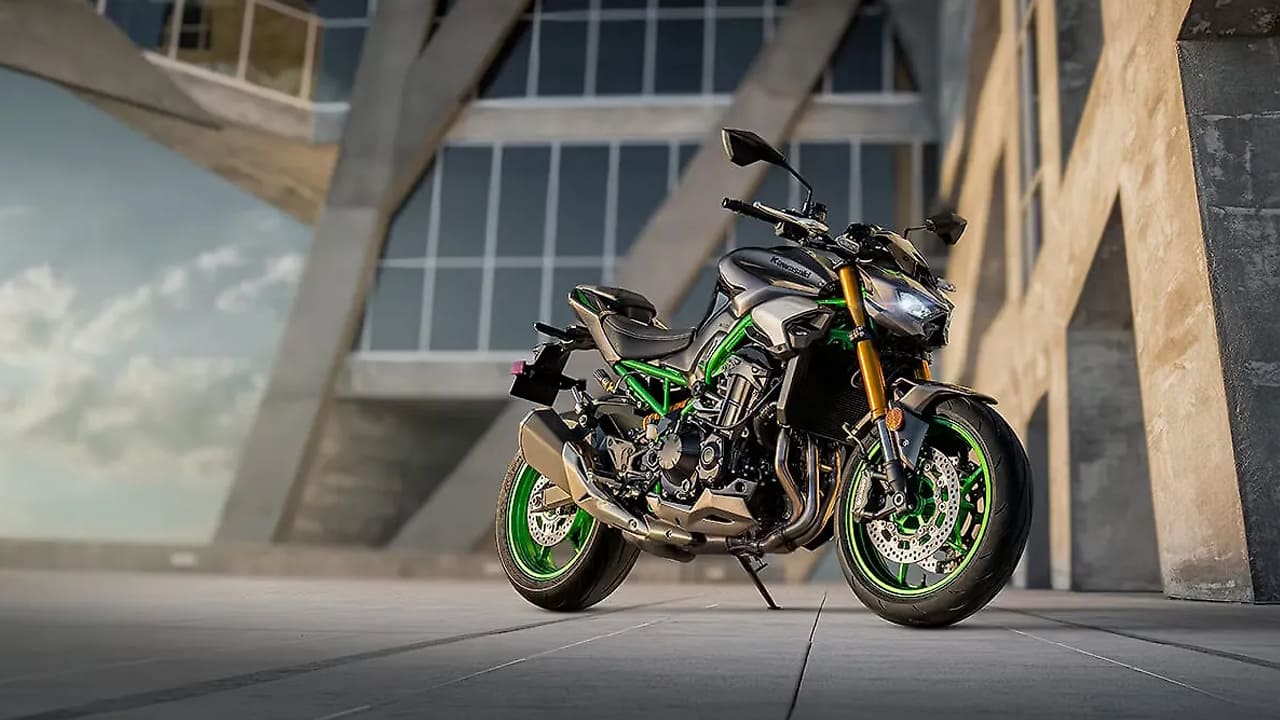 2025 Kawasaki Z900 Launched in India with updated engine security features price ex showroom