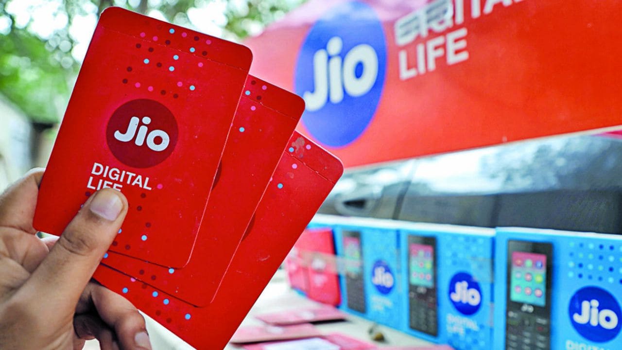 Jio top 3 postpaid recharge plans call data ott benefits price