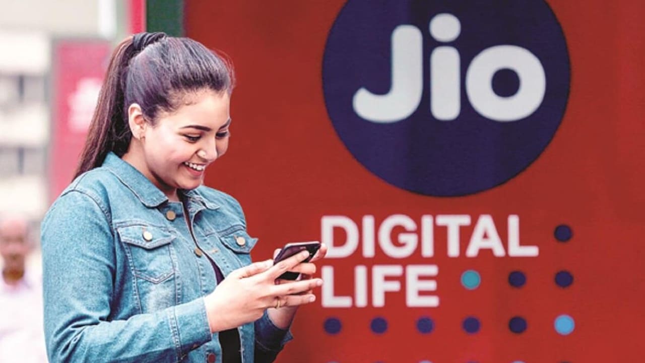 Reliance Jio new 799 jiocloud recharge plan offer bonus data unlimited call sms