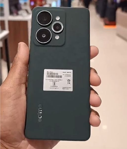 Realme-15-Pro-velvet-green-live