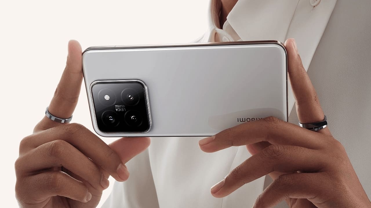 Xiaomi q200 spotted hyperos software database dual display secondary screen in back panel