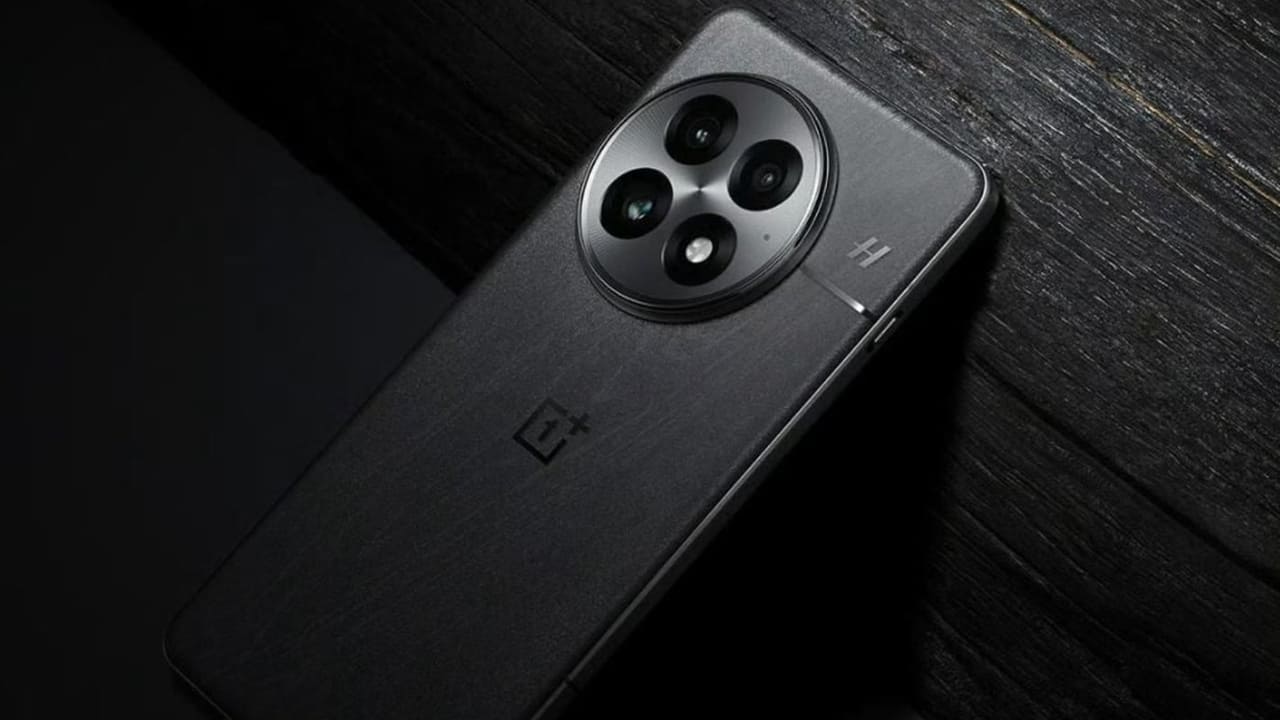 OnePlus 15 display features leaked 165fps gaming experience 165hz refresh rate