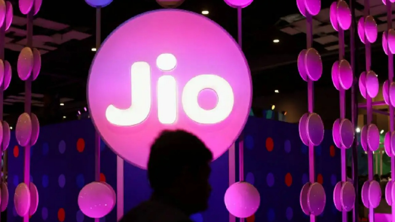 Jio Phone Best prepaid recharge plans starts rupees 75 data Calling benefits