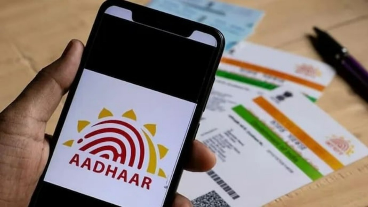 important-alert-check-which-mobile-number-is-linked-to-aadhaar-else-bank-sim-and-government-scheme-related-otp-stuck