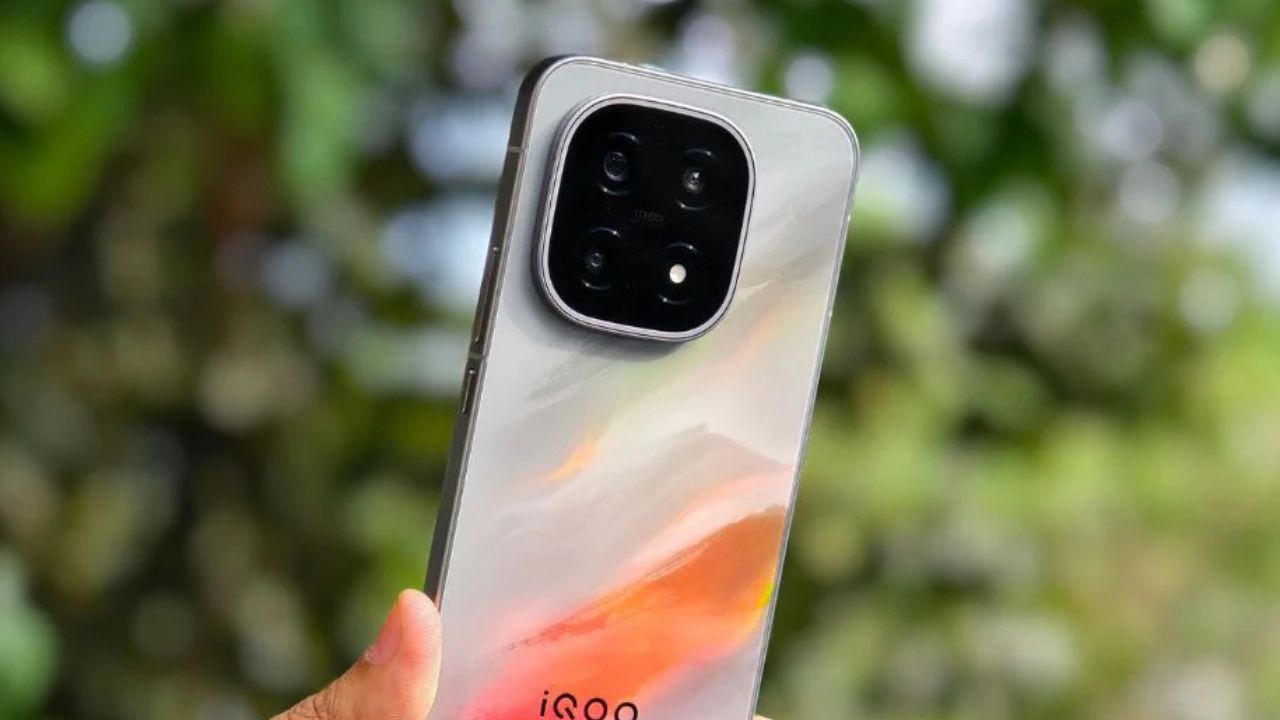 iQOO 16 Could Get a 165Hz Display, Major Camera Design Overhaul, Tipster Claims